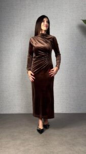 Kadınbalıkçı Yaka Büzgü Ve Taş Işleme Detay Maxi Boy Kadife Elbise