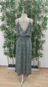 Kadın Ip Askılı Kruvaze Yakalı Yırtmaçlı Uzun Desenli Kuşaklı Süprem Elbise - Görsel 9