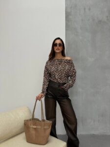 Kadın Leopar Desenli Düşük Omuzlu Bluz - Görsel 6