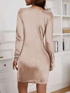 Kadın Uzun Kollu Kruvaze Yaka Kısa Kadife Elbise - Görsel 3