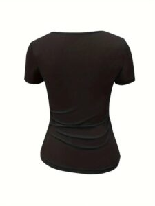 Kadın Kısa Kollu Yakası Açık Lazer Kesik Detaylı Viskon Bluz - Görsel 6