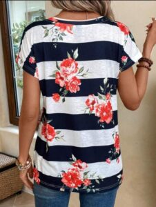 Kadın Çiçek Desenli Yatay Şeritli Bisiklet Yaka Tişört - Görsel 4