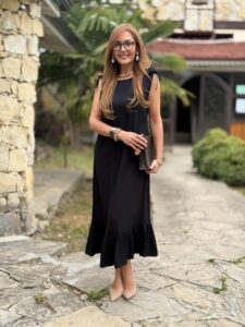 Kadın Omuzlardan Büzgülü Kayık Yaka Fırfırlı Janjan Krep Elbise - Görsel 4