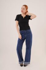 Kısa Kollu Yaka Detaylı Kaşkorse Siyah Bluz - Görsel 2