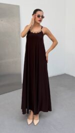 Kadın Omuz Askılı Kuş Gözü Zincir Detay Sandy Kumaş Maxi Boy Elbise - Görsel 2