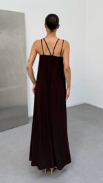 Kadın Omuz Askılı Kuş Gözü Zincir Detay Sandy Kumaş Maxi Boy Elbise - Görsel 4