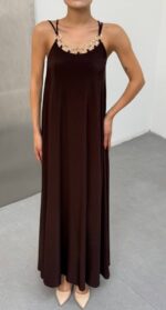 Kadın Omuz Askılı Kuş Gözü Zincir Detay Sandy Kumaş Maxi Boy Elbise - Görsel 6