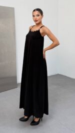 Kadın Omuz Askılı Kuş Gözü Zincir Detay Sandy Kumaş Maxi Boy Elbise - Görsel 3