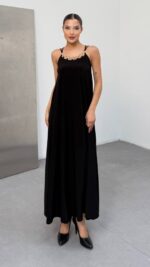 Kadın Omuz Askılı Kuş Gözü Zincir Detay Sandy Kumaş Maxi Boy Elbise - Görsel 6