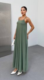 Kadın Omuz Askılı Kuş Gözü Zincir Detay Sandy Kumaş Maxi Boy Elbise - Görsel 3