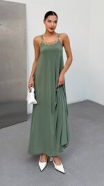 Kadın Omuz Askılı Kuş Gözü Zincir Detay Sandy Kumaş Maxi Boy Elbise - Görsel 5