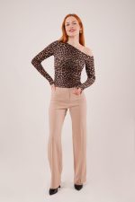 Düşük Omuz Detaylı Leopar Desen Bluz - Görsel 3