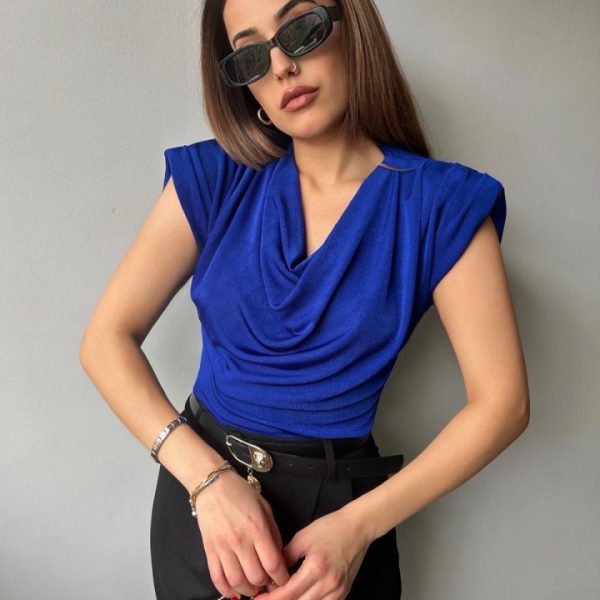 Kadın V Yaka Vatka Detay Kolsuz Dökümlü Bluz