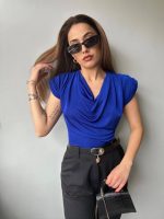 Kadın V Yaka Vatka Detay Kolsuz Dökümlü Bluz - Görsel 6