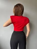 Kadın V Yaka Vatka Detay Kolsuz Dökümlü Bluz - Görsel 5