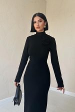 Siyah Omzu Güllü Düz Elbise - Görsel 2