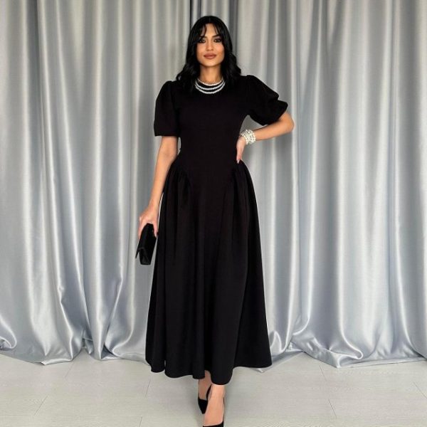 Siyah Etek Yanları Büzgülü Balon Kollu Elbise