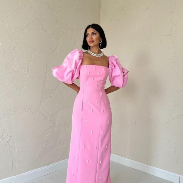 Pembe İşlemeli Kolu Garnili Elbise