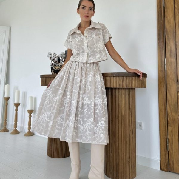 Bej Gömlek Ve Etek Takım