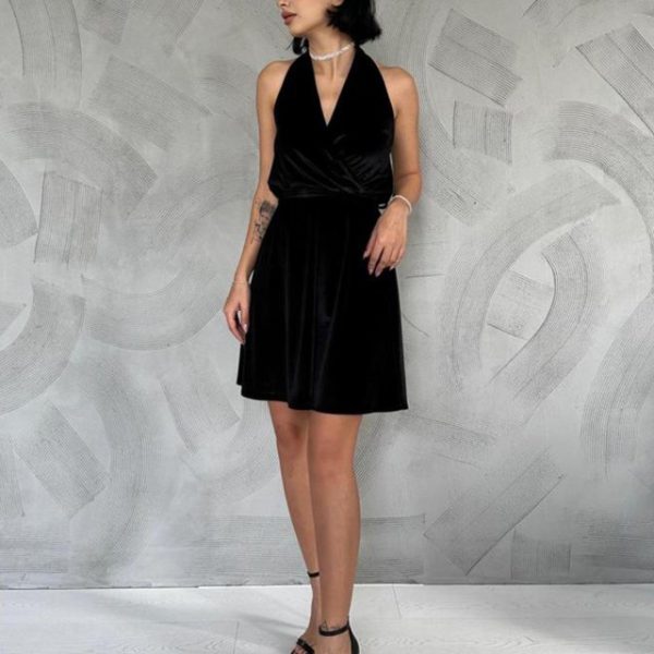 Siyah Boyundan Geçmeli Elbise