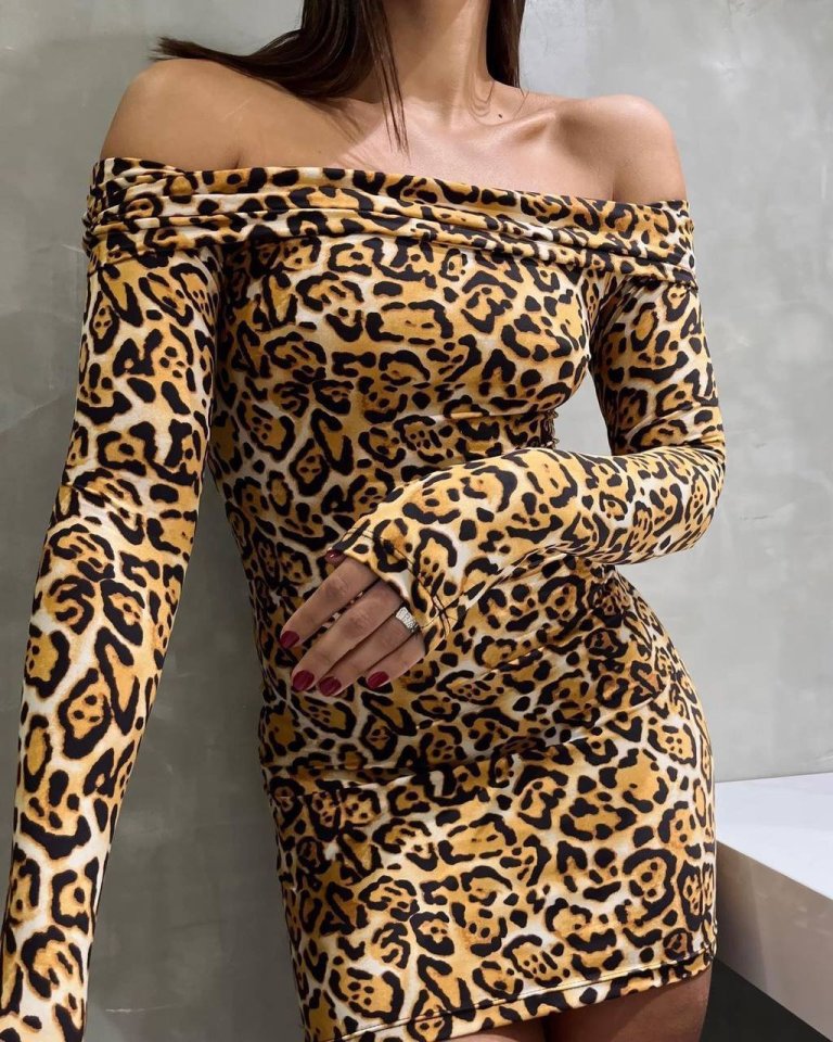 33ece192e9ee26d1d12d5cdb6bda57a8_64404-0.jpg Kadın Madonna Mendil Yaka Leopar Desen Mini Elbise - Görsel 1