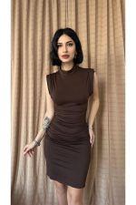 Kahverengi Büzgülü Kolsuz Elbise - Görsel 3