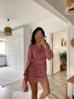 Kadın Uzun Kollu V Yakalı Yanlardan Büzgülü Kısa Sandy Elbise - Görsel 4