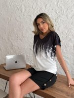 Kadın V Yaka Kısa Kol Kenarları Minik Yırtmaç Detaylı Dalgıç Bluz + Düğme Detaylı Dalgıç şort