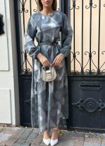 Kadın Uzun Kollu Bisiklet Yaka Geometrik Desen Baskılı Kuşak Dahil Maxi Boy Elbise - Görsel 4