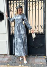 Kadın Uzun Kollu Bisiklet Yaka Geometrik Desen Baskılı Kuşak Dahil Maxi Boy Elbise - Görsel 5