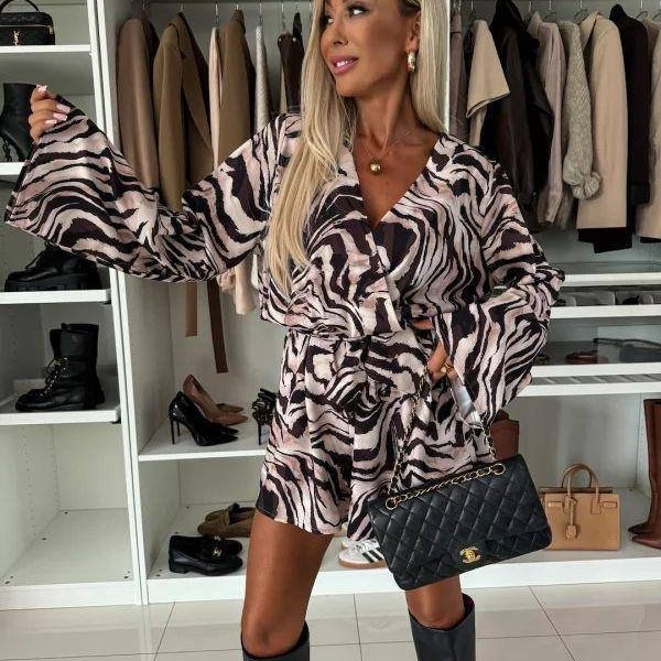 Kadın Salaş Kol Kruvaze Yaka Zebra Desen şort Tulum