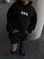 Uzun Kol Kapşonlu Göğüs Baskılı SweatShirt